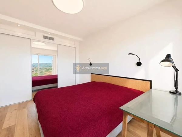 Vente                                                      Appartement
                        
                     4 pièces                      72 m2                     à Saint-Raphaël