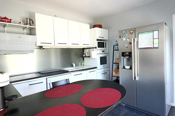 Maison à vendre 7 pièces de 130m² avec piscine, jardin et garage