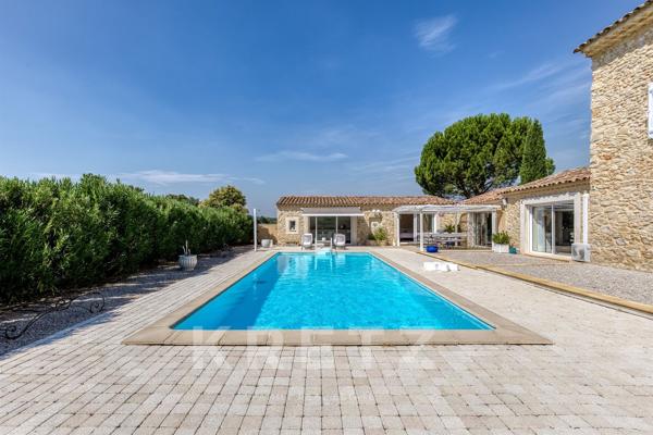 GRÉOUX-LES-BAINS – EXCLUSIVITÉ | ÉLÉGANTE BASTIDE EN PIERRE AVEC PISCINE, AU CALME