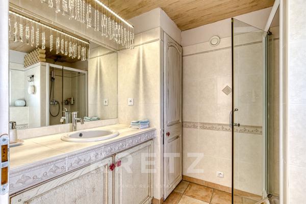 GRÉOUX-LES-BAINS – EXCLUSIVITÉ | ÉLÉGANTE BASTIDE EN PIERRE AVEC PISCINE, AU CALME