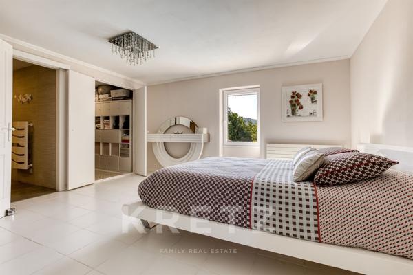 GRÉOUX-LES-BAINS – EXCLUSIVITÉ | ÉLÉGANTE BASTIDE EN PIERRE AVEC PISCINE, AU CALME