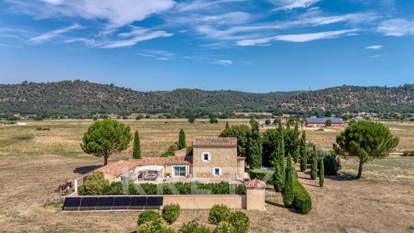 GRÉOUX-LES-BAINS – EXCLUSIVITÉ | ÉLÉGANTE BASTIDE EN PIERRE AVEC PISCINE, AU CALME