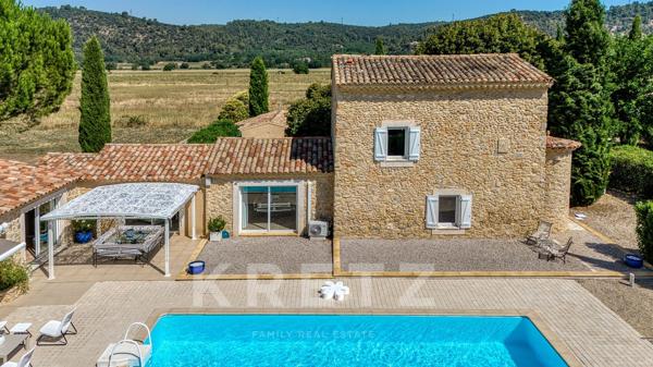 GRÉOUX-LES-BAINS – EXCLUSIVITÉ | ÉLÉGANTE BASTIDE EN PIERRE AVEC PISCINE, AU CALME