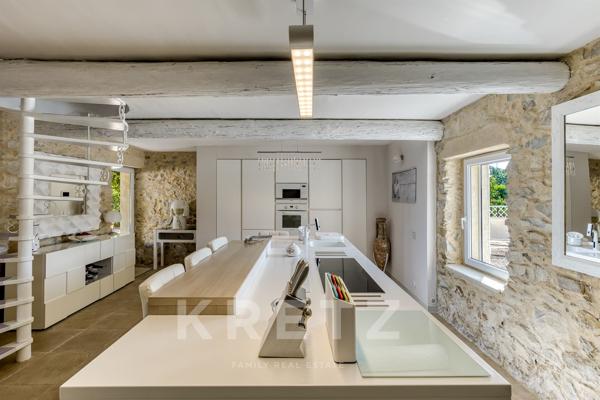 GRÉOUX-LES-BAINS – EXCLUSIVITÉ | ÉLÉGANTE BASTIDE EN PIERRE AVEC PISCINE, AU CALME