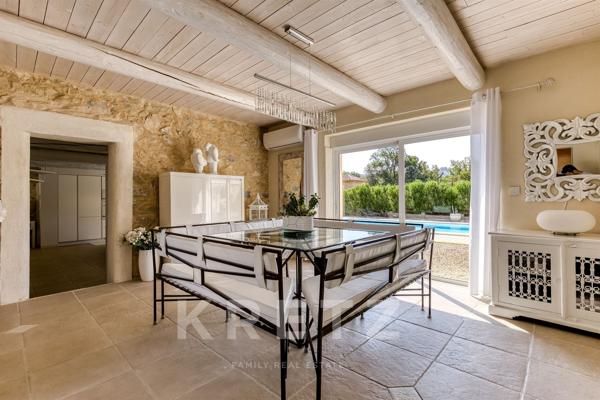 GRÉOUX-LES-BAINS – EXCLUSIVITÉ | ÉLÉGANTE BASTIDE EN PIERRE AVEC PISCINE, AU CALME