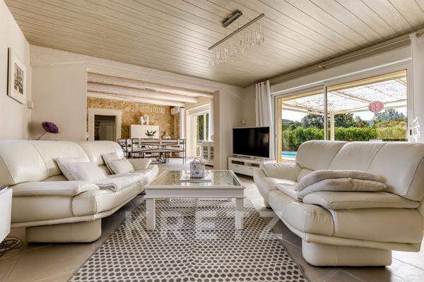GRÉOUX-LES-BAINS – EXCLUSIVITÉ | ÉLÉGANTE BASTIDE EN PIERRE AVEC PISCINE, AU CALME