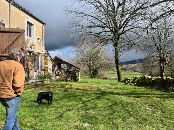Grande maison isolée, bellevue sur des collines, pas de voisin