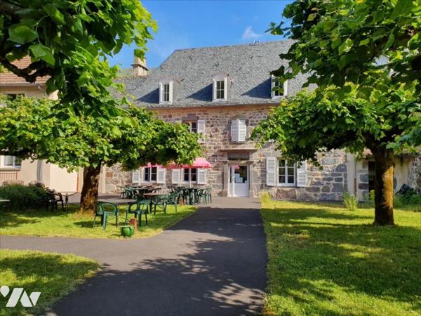 MANDAILLES-SAINT-JULIEN (CANTAL)