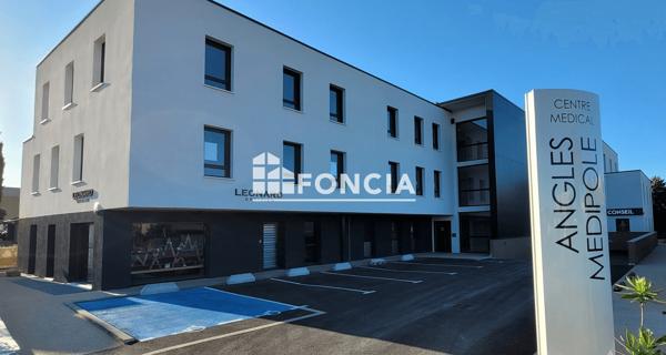 Location Local commercial 2 pièces 52 m² - Les Angles 30133