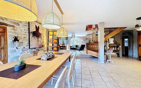 Maison à vendre    5 pièces • 214 m2 Cernex