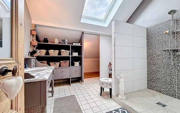 Maison à vendre    5 pièces • 214 m2 Cernex