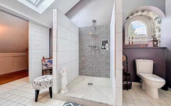 Maison à vendre    5 pièces • 214 m2 Cernex