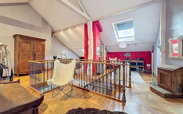 Maison à vendre    5 pièces • 214 m2 Cernex