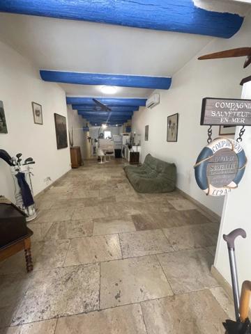 Appartement
         2 pièces
        - 58 m² 162 500 € *