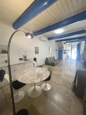 Appartement
         2 pièces
        - 58 m² 162 500 € *