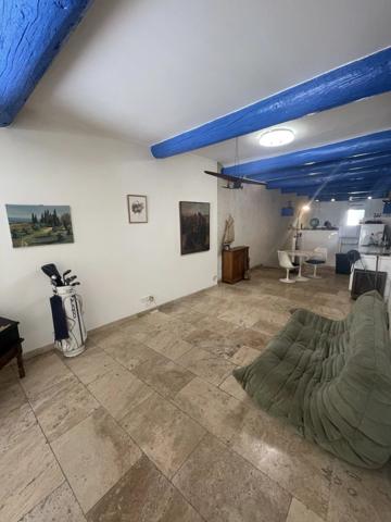 Appartement
         2 pièces
        - 58 m² 162 500 € *