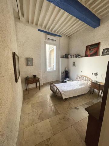 Appartement
         2 pièces
        - 58 m² 162 500 € *