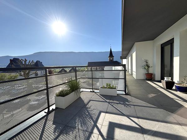 Magnifique appartement récent en dernier étage avec terrasse et vue dégagée en plein coeur de Voglans