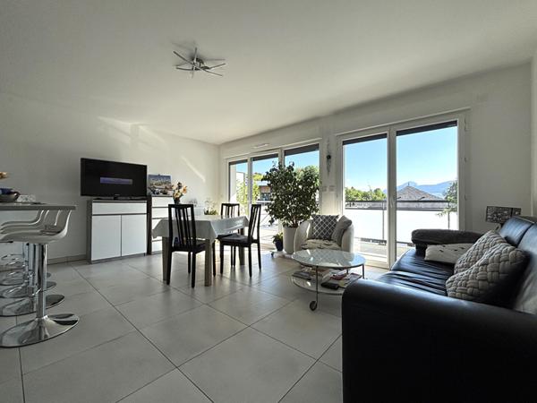 Magnifique appartement récent en dernier étage avec terrasse et vue dégagée en plein coeur de Voglans