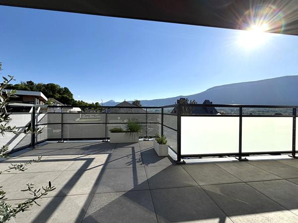 Magnifique appartement récent en dernier étage avec terrasse et vue dégagée en plein coeur de Voglans