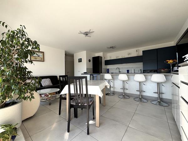 Magnifique appartement récent en dernier étage avec terrasse et vue dégagée en plein coeur de Voglans