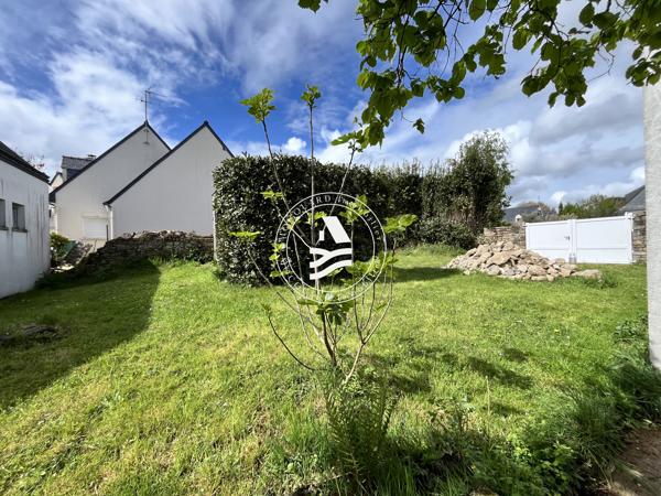 MOCQUARD Immobilier vous présente en exclusivité, cette charmante maison en pierres, située en coeur de bourg.