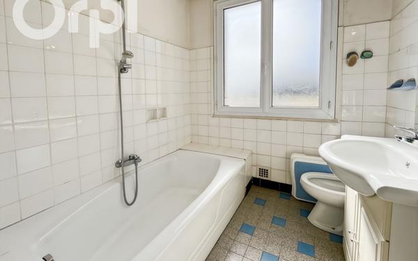 Maison à vendre    6 pièces •  Labégude