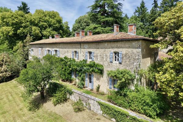 Magnifique Logis du 18ème siècle près d’Angoulême
