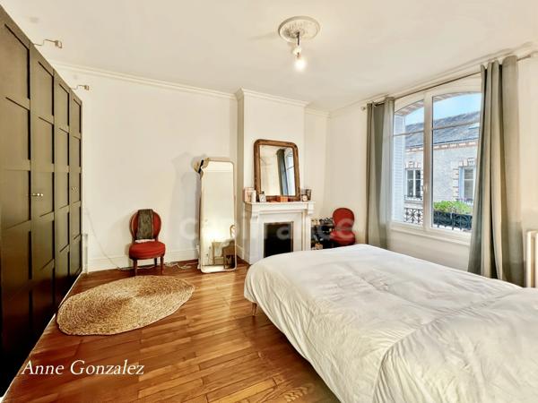 A vendre quartier Dauphine, superbe Maison Bourgeoise cinq chambres, jardin clos et arboré de 570m2 avec piscine récente