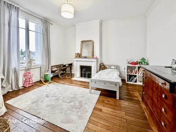 A vendre quartier Dauphine, superbe Maison Bourgeoise cinq chambres, jardin clos et arboré de 570m2 avec piscine récente