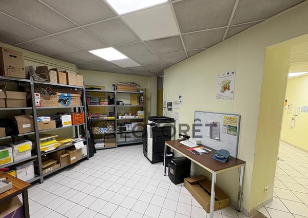 Achat bureau Riom-ès-Montagnes - 580 m² - 256 800 €