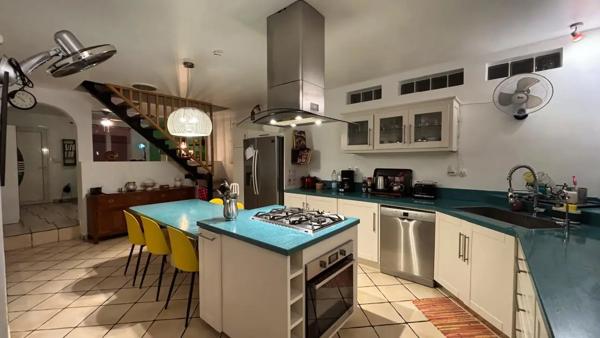 Maison à vendre 5 pièces 185m² Saint-Joseph (97480)