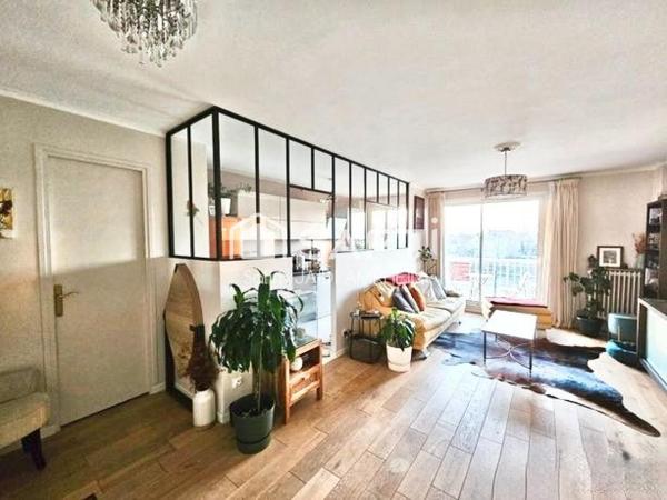 3 pièces rénové, balcon filant, vue imprenable