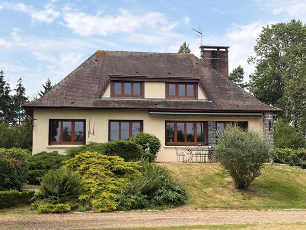 Grand pavillon sur beau terrain et sous-sol complet
