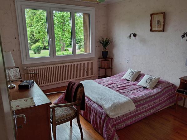 Grand pavillon sur beau terrain et sous-sol complet
