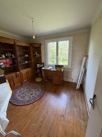 Grand pavillon sur beau terrain et sous-sol complet