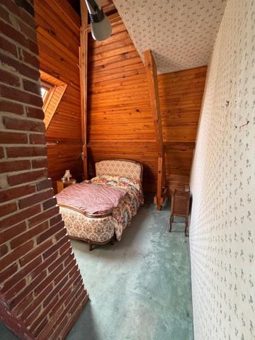 Grand pavillon sur beau terrain et sous-sol complet
