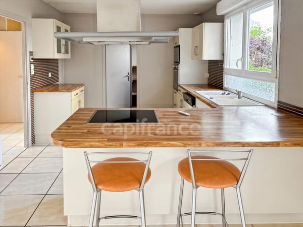 NEUVILLE SUR SARTHE (72) Maison sur sous sol 3 chambres 1500 m2