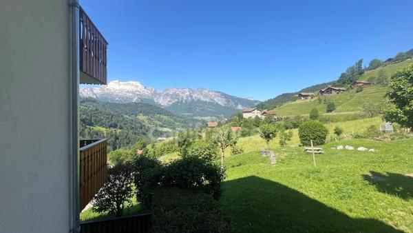 A vendre : Appartement 2 pièces de 36m2 avec balcon et cave dans un cadre d'exception en plein coeur de MANIGOD (74) - Vue montagnes