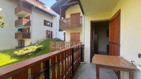 A vendre : Appartement 2 pièces de 36m2 avec balcon et cave dans un cadre d'exception en plein coeur de MANIGOD (74) - Vue montagnes