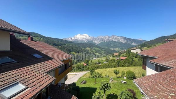 A vendre : Appartement 2 pièces de 36m2 avec balcon et cave dans un cadre d'exception en plein coeur de MANIGOD (74) - Vue montagnes