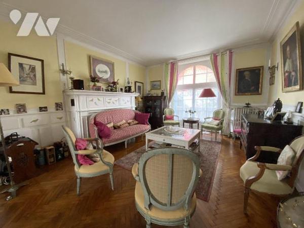 Centre-ville / Saint-Marc - Une spacieuse maison familiale au coeur de Brest, offrant un potent...