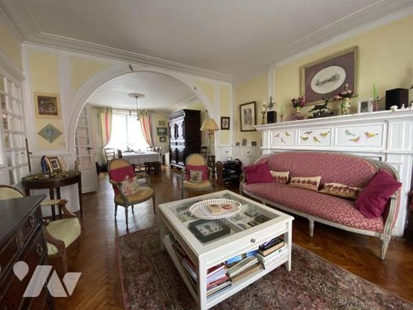 Centre-ville / Saint-Marc - Une spacieuse maison familiale au coeur de Brest, offrant un potent...