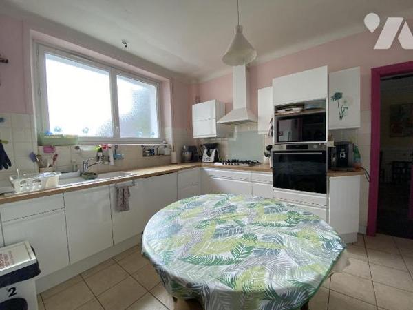 Centre-ville / Saint-Marc - Une spacieuse maison familiale au coeur de Brest, offrant un potent...