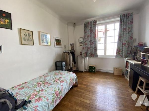 Centre-ville / Saint-Marc - Une spacieuse maison familiale au coeur de Brest, offrant un potent...
