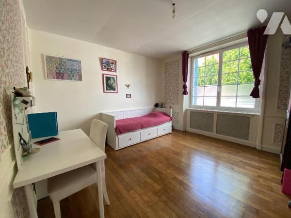 Centre-ville / Saint-Marc - Une spacieuse maison familiale au coeur de Brest, offrant un potent...