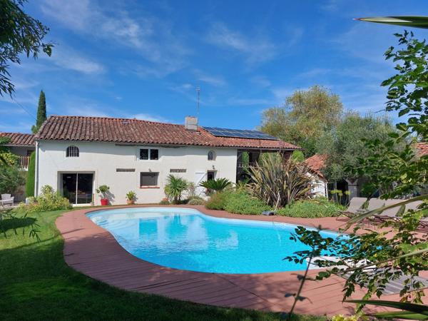 Maison à vendre 7 pièces MONTAUBAN (82) avec chambres d'hôtes, piscine, jardin et dépendance.