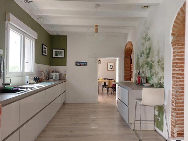 Maison à vendre 7 pièces MONTAUBAN (82) avec chambres d'hôtes, piscine, jardin et dépendance.