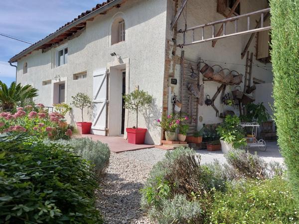 Maison à vendre 7 pièces MONTAUBAN (82) avec chambres d'hôtes, piscine, jardin et dépendance.