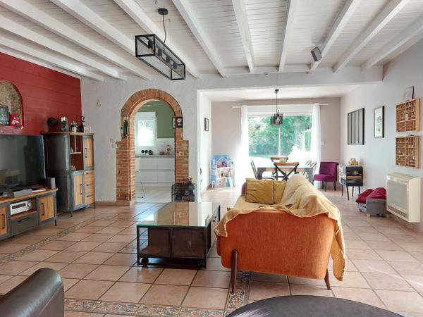 Maison à vendre 7 pièces MONTAUBAN (82) avec chambres d'hôtes, piscine, jardin et dépendance.